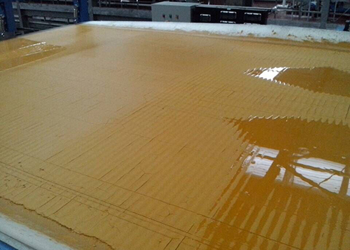 橡膠帶式過(guò)濾機(jī)運(yùn)行中